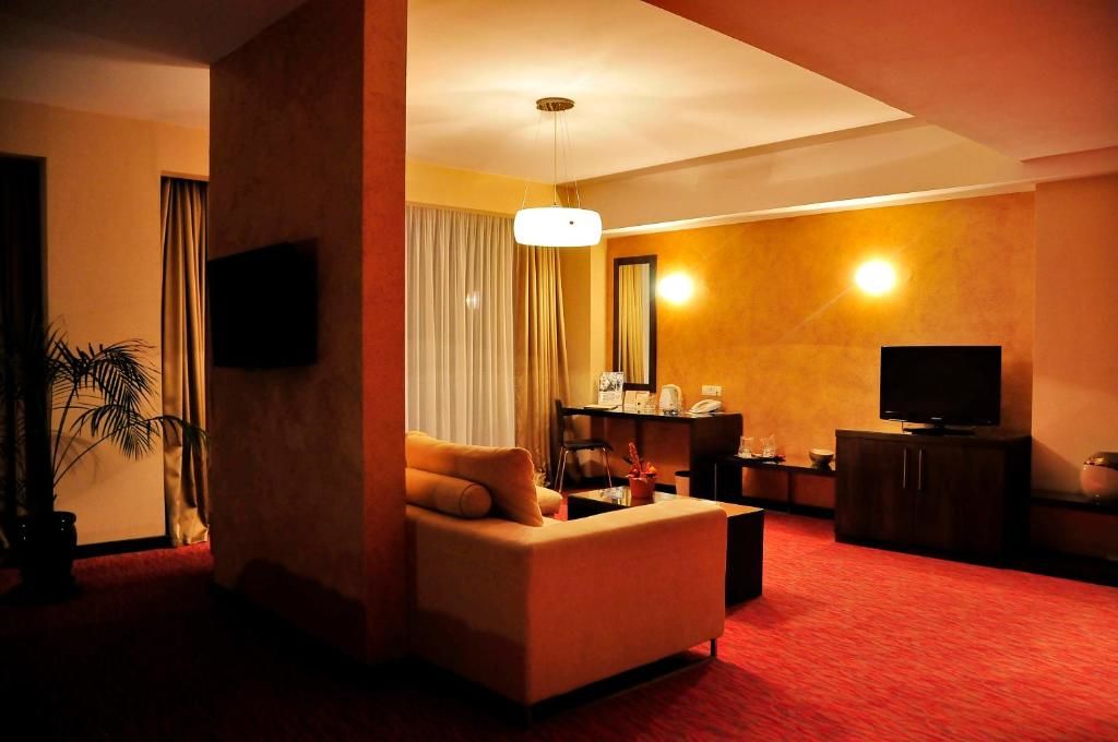 Отель Hotel Clermont Ковасна-61