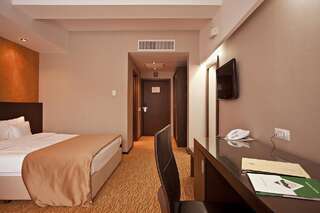 Отель Hotel Clermont Ковасна Standard Double Room with Spa Access - corpul B-1
